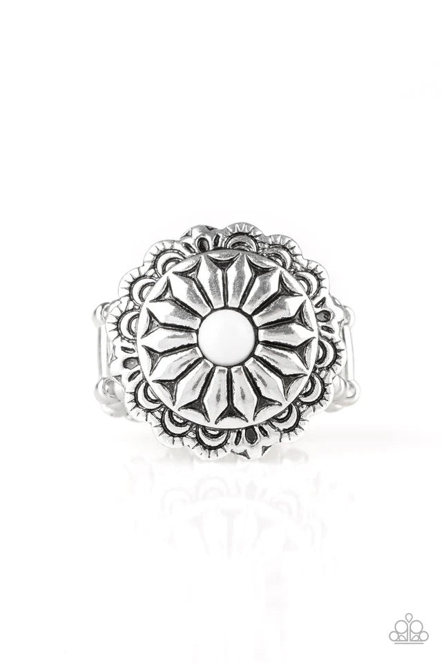 Daringly Daisy - White ♥ Ring